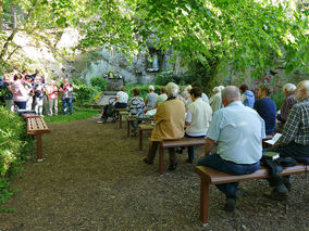 Maiandacht in der Naumburger Fatima Grotte (Foto: Karl-Franz Thiede)